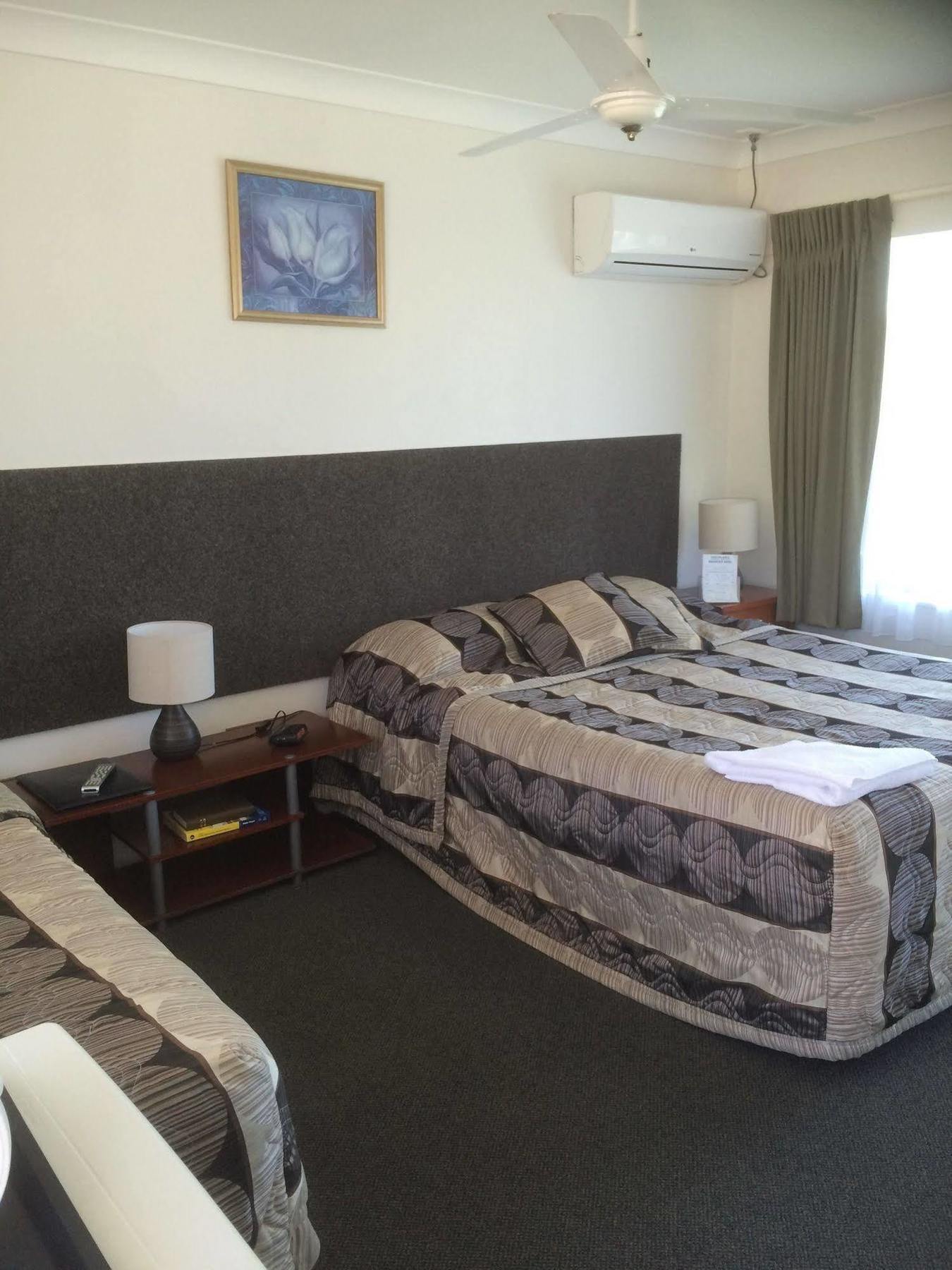 Hanging Rock Family Motel Batemans Bay Kültér fotó