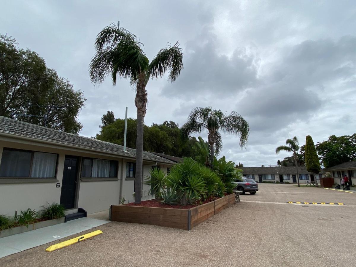 Hanging Rock Family Motel Batemans Bay Kültér fotó